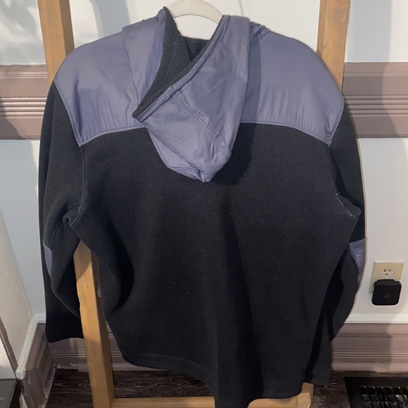 The North Face Fleece Jacket - Picture 3 of 3